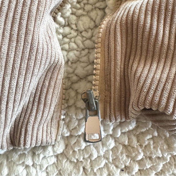 Corduroy Fleece-Lined Zip Up Vest - Picture 6 of 7